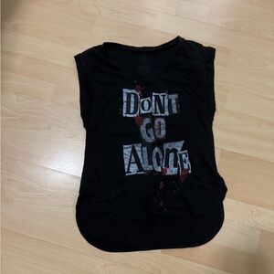 EUC Universal Studios Black & White “Don’t Go Alone” graphic tee size XS